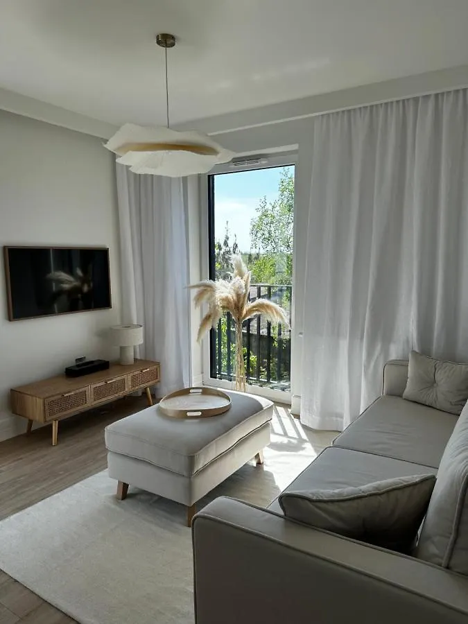 White Apartment 5 Min Airport Познань