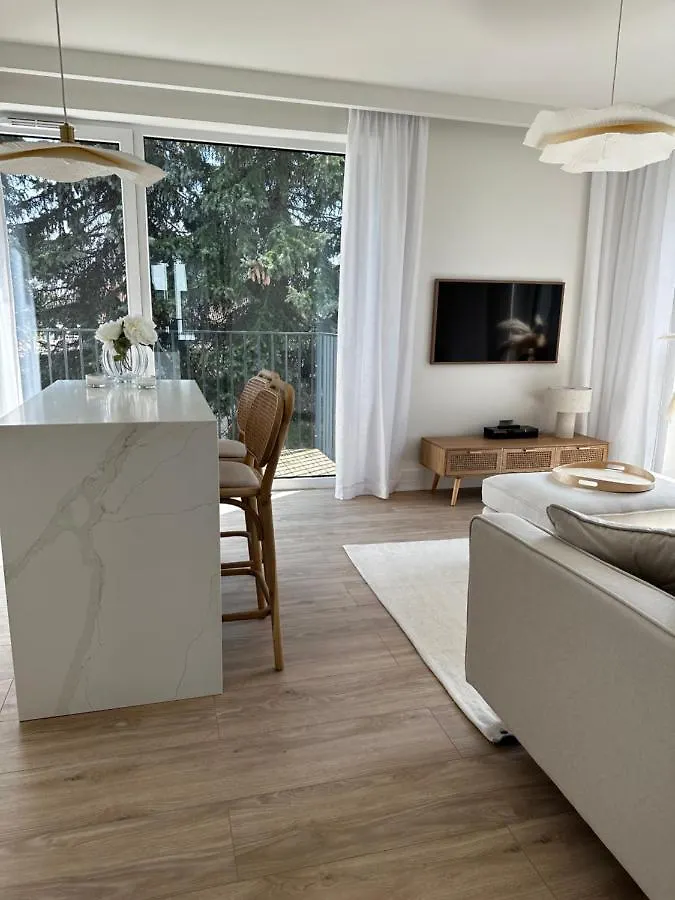 White Apartment 5 Min Airport Познань 0*,