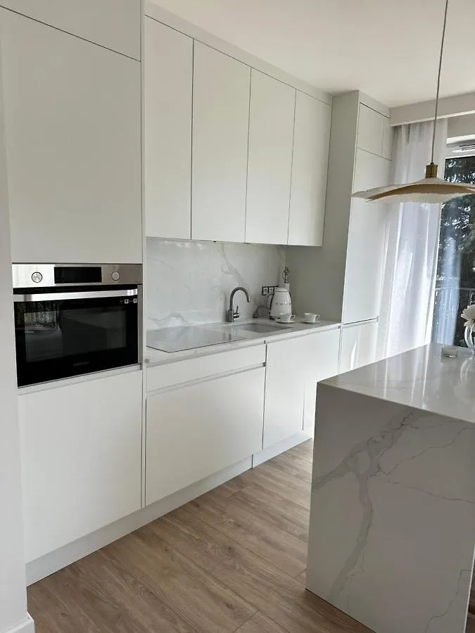 White Apartment 5 Min Airport Познань Польша